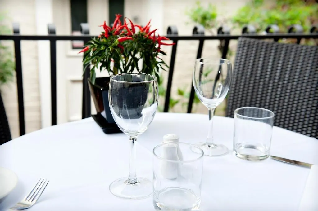 Hotel Ramada By Wyndham Brisbane Windsor 4*,  Austrálie
