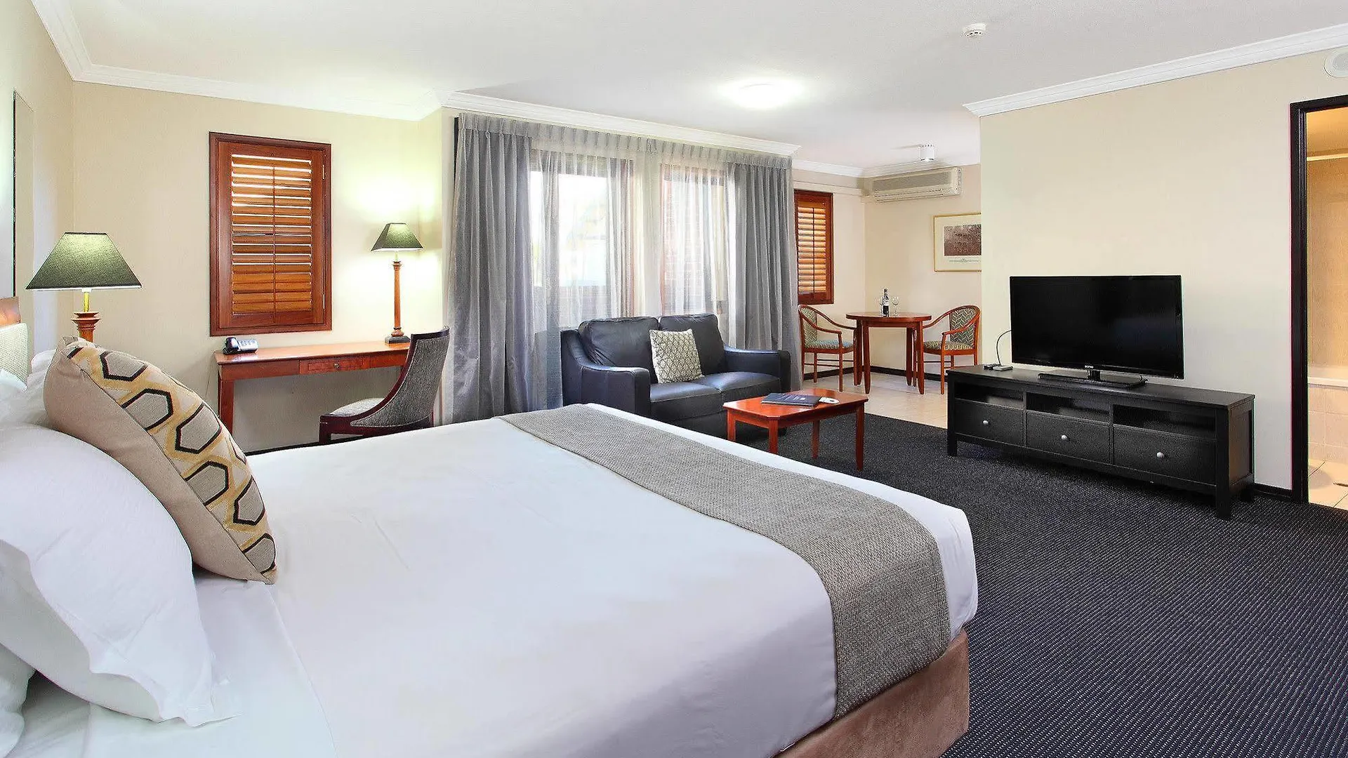 Ramada By Wyndham Brisbane Windsor Hotel 4*,  Australia